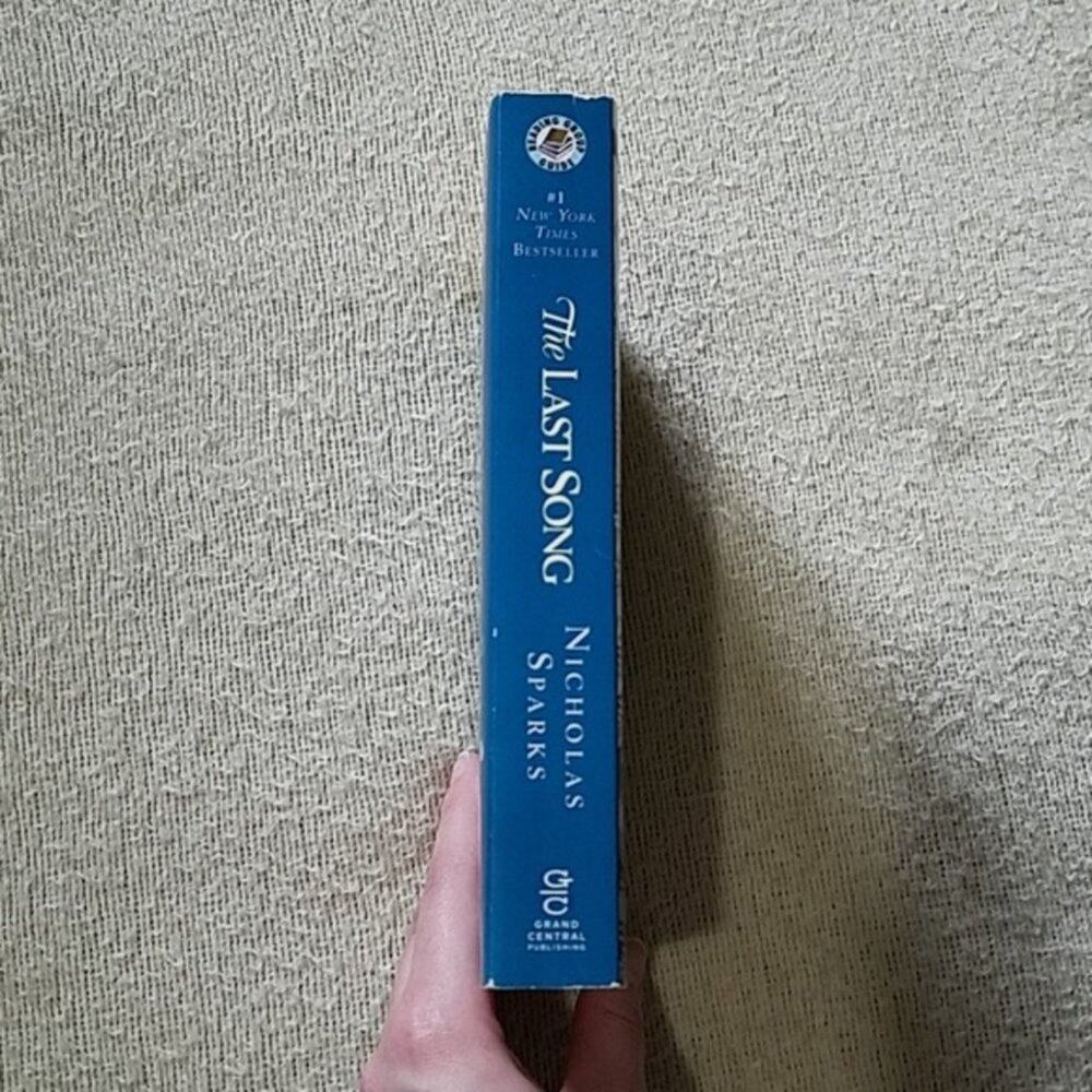 THE LAST SONG BY NICHOLAS SPARKS - Picture 3 of 3